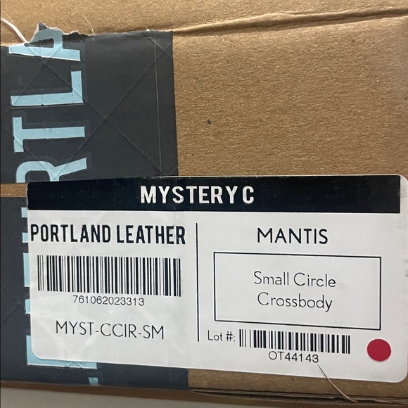 Portland Leather MANTIS Small Circle Crossbody - Picture 10 of 11